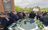 حضور مدیر سازمان های مردم نهاد و خیرین سلامت دانشگاه علوم پزشکی استان در مراسم غبارروبی و عطر افشانی گلزار مطهر شهدا در هفته سلامت